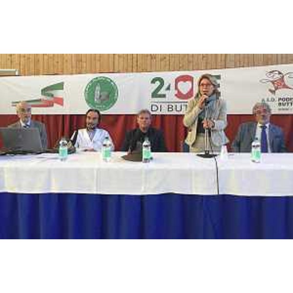 Luca Lattuada (Direttore Istituto Gervasutta), Ennio Dal Bo (Capogruppo Alpini Buttrio), Maria Sandra Telesca (Assessore regionale Salute, Integrazione socio-sanitaria, Politiche sociali e Famiglia) e Mauro Delendi (Direttore generale Asuiud) alla cerimonia di consegna di un elettrostimolatore donato da "24ore di Buttrio" - Udine 07/10/2017