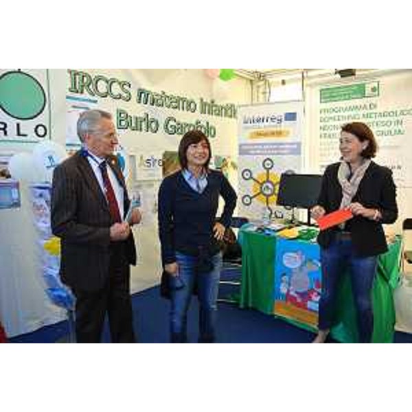 Debora Serracchiani (Presidente Regione Friuli Venezia Giulia) visita il gazebo dell'ospedale Burlo Garofolo presso il Villaggio Barcolana - Trieste 07/10/2017