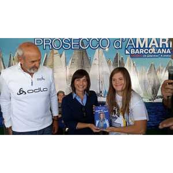 Debora Serracchiani (Presidente Regione Friuli Venezia Giulia) con Nicole Orlando (Atleta paralimpica) in visita allo stand dei vini "La Delizia" presso il Villaggio Barcolana - Trieste 07/10/2017