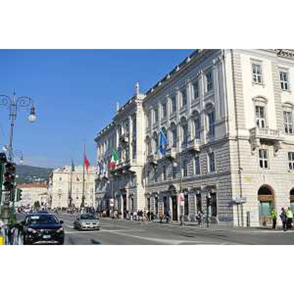 Le bandiere sul lato mare del palazzo sede della Presidenza del FVG esposte in occasione della Barcolana - Trieste 08/10/2017