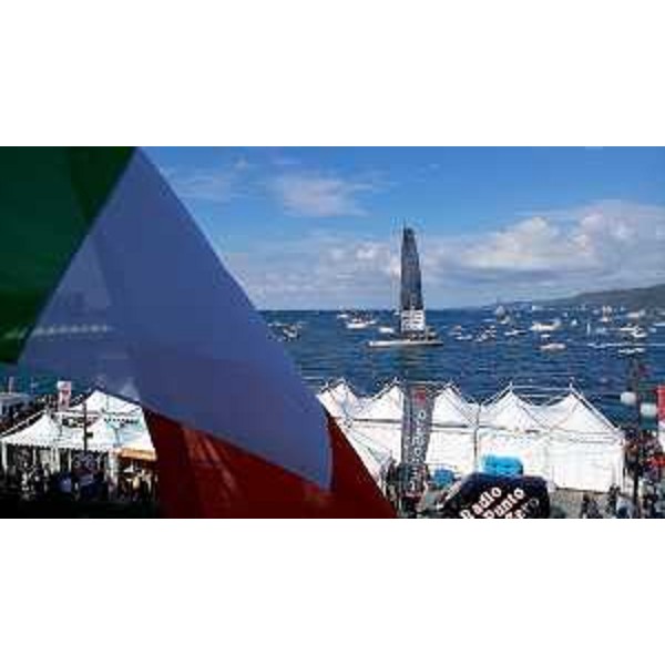 Le bandiere sul lato mare del palazzo sede della Presidenza del FVG esposte in occasione della Barcolana - Trieste 08/10/2017