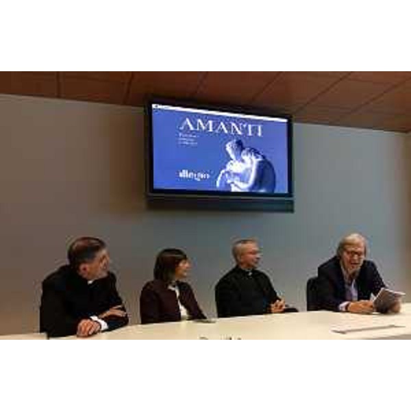 Angelo Zanello (Presidente Comitato San Floriano), Debora Serracchiani (Presidente Regione Friuli Venezia Giulia), Alessio Geretti (Curatore mostra) e Vittorio Sgarbi (Critico d'arte) durante la presentazione dei dati e del bilancio della mostra "Amanti. Passioni umane e divine" - Udine 09/10/2017