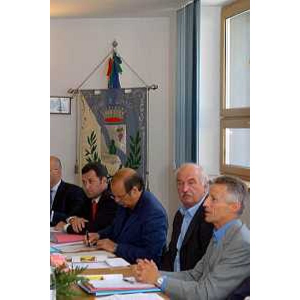 Riccardo Illy (Presidente Regione Friuli Venezia Giulia) e la giunta a Grimacco (Grimacco, 15/07/05)