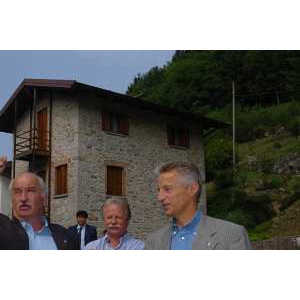 Riccardo Illy (Presidente Regione Friuli Venezia Giulia), la giunta regionale e Lucio Paolo Canalaz (Sindaco di Grimacco) visitano Clodig (Grimacco, 15/07/05)