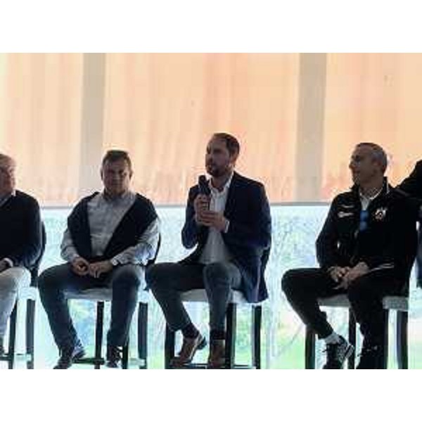 Cristiano Shaurli (Assessore regionale Risorse agricole e forestali), fra Emanuele Scarello (Chef) e Lino Lardo (Coach APU GSA), interviene all'incontro "Alimentazione, attività fisica e mangiar bene, sano ed a km 0" - San Pietro al Natisone 13/10/2017