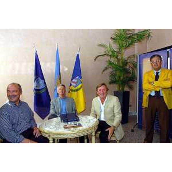 Riccardo Illy (Presidente Regione Friuli Venezia Giulia), Roberto Antonaz (Assessore Regionale all'istruzione, cultura, sport e pace), Vittorio Brancati (Sindaco di Gorizia) e Griorgio Brandolin (Presidente della Provincia) all'apertura dell'URP di Gorizia (Gorizia, 15/07/05)