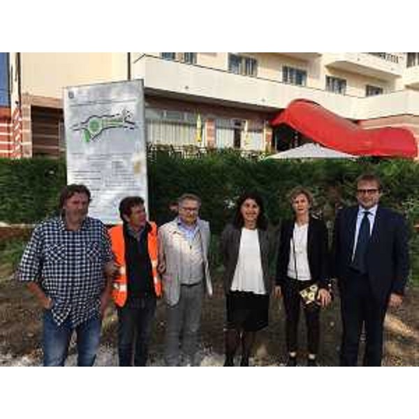 Mariagrazia Santoro (Assessore regionale Infrastrutture e Territorio) alla consegna dei lavori per la realizzazione di due rotatorie lungo la S.S. 13 Pontebbana - Casarsa della Delizia 18/10/2017