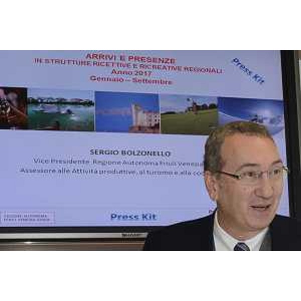 Sergio Bolzonello (Vicepresidente Regione FVG e assessore Attività produttive, Turismo e Cooperazione) alla presentazione dei dati gennaio-settembre 2017 dell'andamento turistico regionale - Udine 26/10/2017