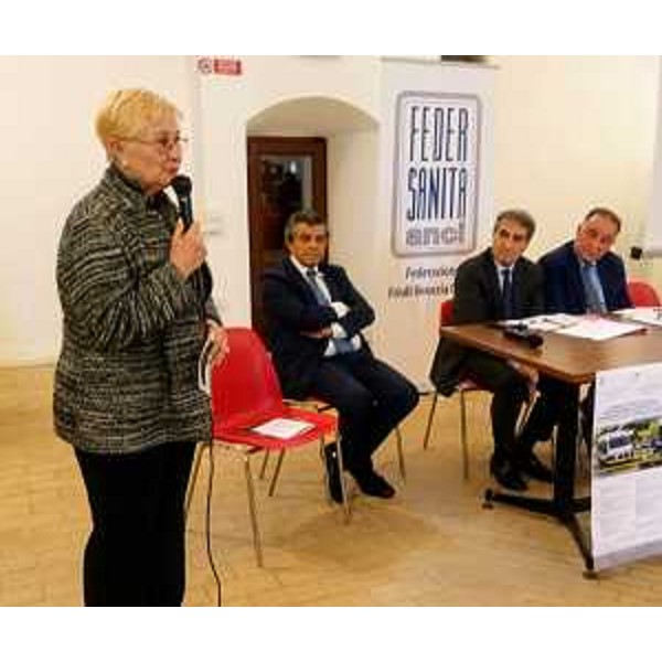 Renata Bagatin (Vicepresidente III Commissione consiliare) interviene all'incontro sull'attività del numero unico dell'emergenza (NUE) - Palmanova 27/10/2017