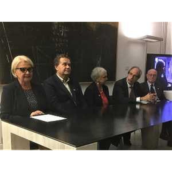 Nevenka Grdinić (Console generale Croazia a Trieste), Miroslav Gasparović (Direttore MUO - Museo nazionale Arti applicate e artigianato Zagabria), Marjia Tonković (Docente Storia fotografia Università Zagabria), Gianni Torrenti (Assessore regionale Cultura, Sport e Solidarietà) e Angelo Boscarino (Amministratore delegato Bia, società promotrice mostra) all'inaugurazione della mostra "Đuro Janeković. Fotografo croato, artista europeo" - Gradisca d'Isonzo 28/10/2017