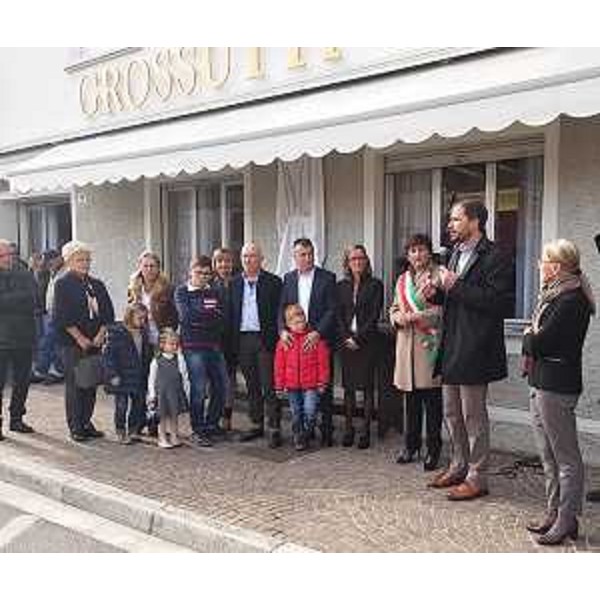 Cristiano Shaurli (Assessore regionale Risorse agricole e forestali) interviene alla cerimonia di scoprimento della targa di locale storico all'Osteria Grossutti - Bertiolo 29/10/2017