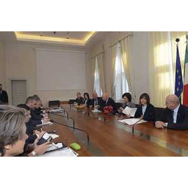 Sara Vito (Assessore regionale Ambiente ed Energia), Debora Serracchiani (Presidente Regione Friuli Venezia Giulia) e Roberto Dipiazza (Sindaco Trieste) all'incontro sul futuro della Ferriera di Servola - Trieste 30/10/2017