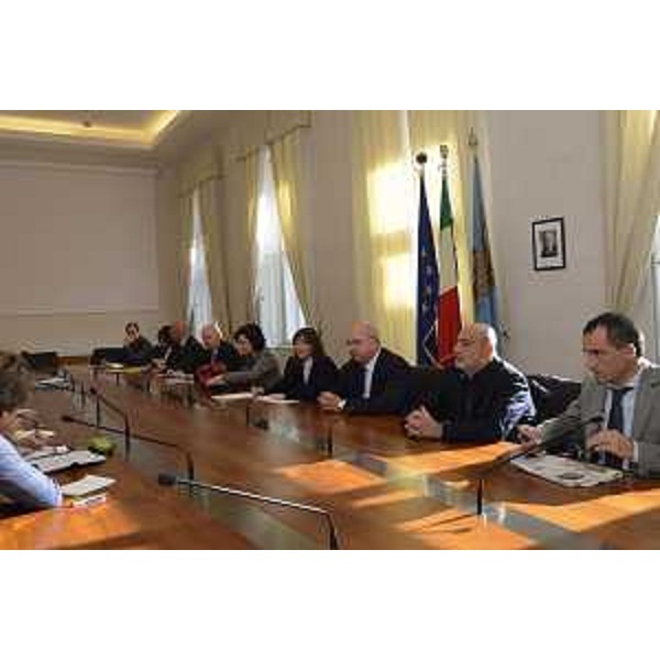 Sara Vito (Assessore regionale Ambiente ed Energia), Debora Serracchiani (Presidente Regione Friuli Venezia Giulia) e Roberto Dipiazza (Sindaco Trieste) all'incontro sul futuro della Ferriera di Servola - Trieste 30/10/2017