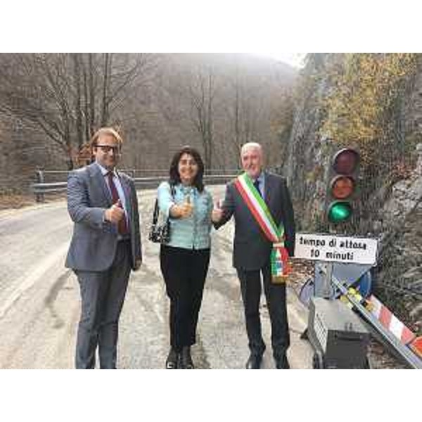 Giorgio Damiani (Amministratore unico FVG Strade), Mariagrazia Santoro (Assessore regionale Infrastrutture e Territorio) e Sergio Chinese (Sindaco Resia) alla riapertura della strada regionale 646 "di Uccea" - Resia 31/10/2017