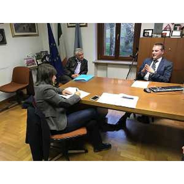 Debora Serracchiani (Presidente Regione Friuli Venezia Giulia) incontra Adelchi Pellarin (Assessore Patrimonio, Manutenzioni e Viabilità, Agricoltura, Attività produttive e Protezione civile Comune Travesio) e Diego Franz (Sindaco Travesio) - Travesio 06/11/2017
