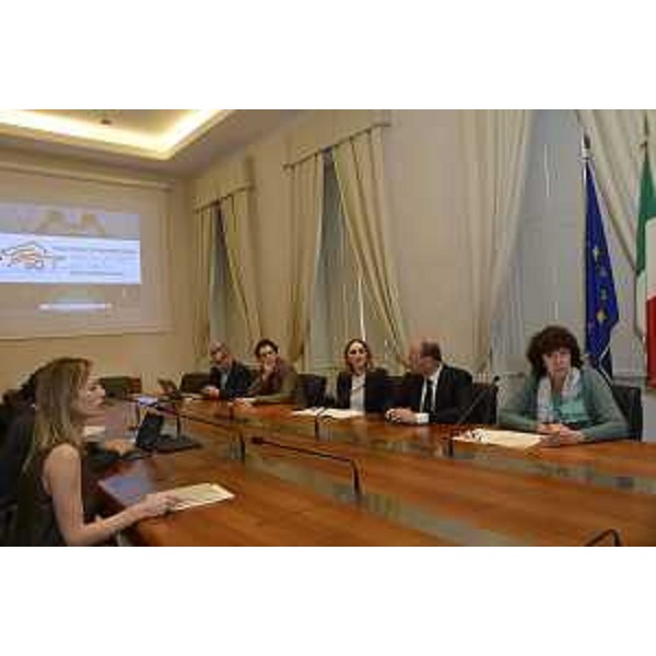 Loredana Panariti (Assessore regionale Lavoro, Formazione, Istruzione, Pari Opportunità, Politiche giovanili, Ricerca e Università) alla presentazione dell'osservatorio sui fabbisogni formativi e professionali del comparto economico del mare - Trieste 09/11/2017