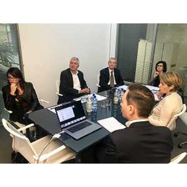 Sara Vito (Assessore regionale Ambiente ed Energia) con i vertici dellazienda Bluenergy - Udine 10/11/2017