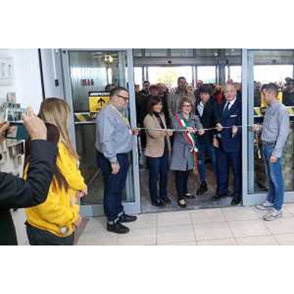 Debora Serracchiani (Presidente Regione Friuli Venezia Giulia), Linda Tomasinsig (Sindaco Gradisca d'Isonzo) e Massimo Pulcinelli (Presidente Bricofer Italia e Ottimax Italia) all'inaugurazione di Ottimax - Gradisca d'Isonzo 11/11/2017