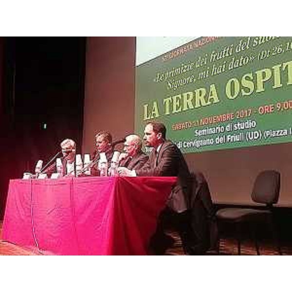 Cristiano Shaurli (Assessore regionale Risorse agricole e forestali) durante il seminario di studio "La terra ospitale" - Cervignano del Friuli - 11/11/2017
