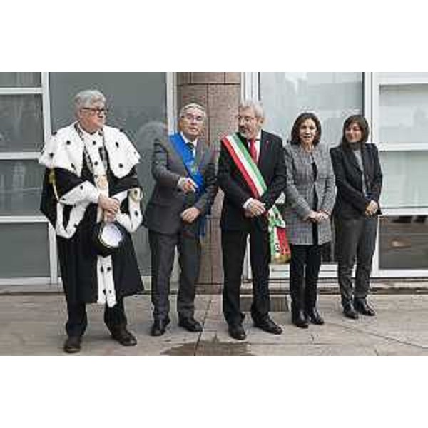 Alberto Felice De Toni (Rettore Università Udine), Pietro Fontanini (Presidente Provincia Udine), Furio Honsell (Sindaco Udine), Maurilia Bove (Vicecommissario Governo) e Debora Serracchiani (Presidente Regione Friuli Venezia Giulia) alla cerimonia di inaugurazione dell'Anno Accademico dell'Università di Udine - Udine 13/11/2017