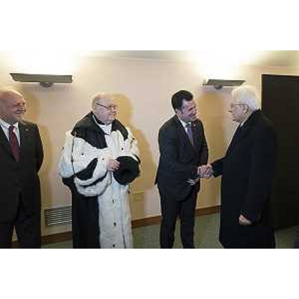 Franco Iacop (Presidente Consiglio regionale) saluta Sergio Mattarella (Presidente della Repubblica) alla cerimonia di inaugurazione dell'Anno Accademico dell'Università di Udine - Udine 13/11/2017
