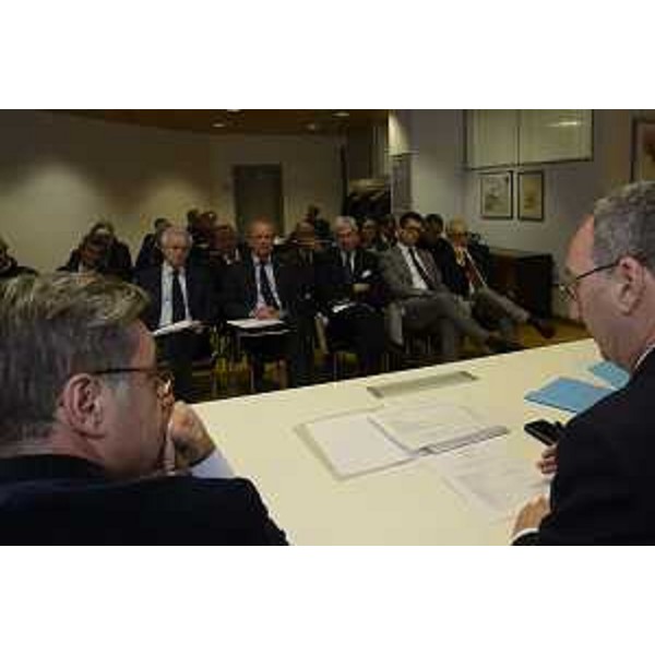 Francesco Peroni (Assessore regionale Finanze, Patrimonio, Coordinamento e Programmazione Politiche economiche e comunitarie) e Sergio Bolzonello (Vicepresidente Regione FVG e assessore Attività produttive, Turismo e Cooperazione) durante l'incontro con le parti sociali - Udine 13/11/2017