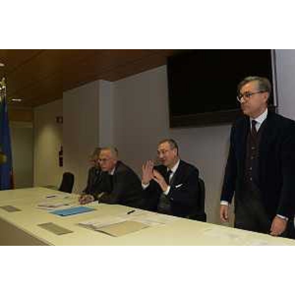 Sergio Bolzonello (Vicepresidente Regione FVG e assessore Attività produttive, Turismo e Cooperazione) e Francesco Peroni (Assessore regionale Finanze, Patrimonio, Coordinamento e Programmazione Politiche economiche e comunitarie) durante l'incontro con le parti sociali - Udine 13/11/2017
