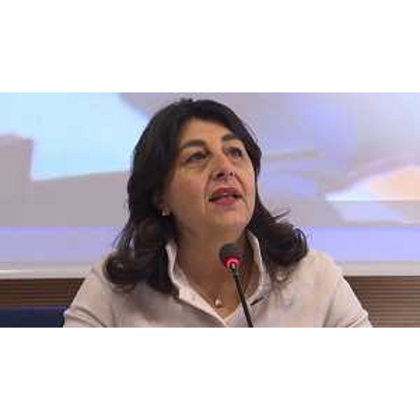 Mariagrazia Santoro (Assessore regionale Infrastrutture e Territorio) interviene durante l'incontro per l'approvazione del piano paesaggistico regionale - 14/11/2017