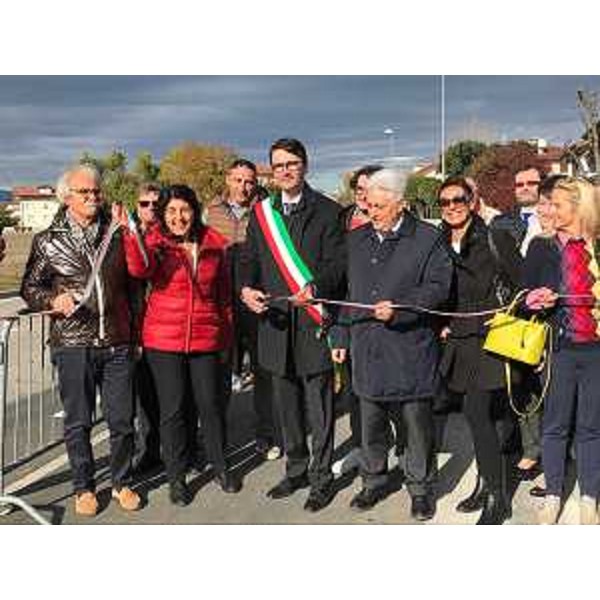 Mariagrazia Santoro (Assessore regionale Infrastrutture e Territorio), Luca Mazzaro (Sindaco Pagnacco) e Franco Mattiussi (Vicepresidente Provincia Udine) all'inaugurazione del percorso ciclopedonale che attraversa il comune di Pagnacco - Plaino 15/11/2017