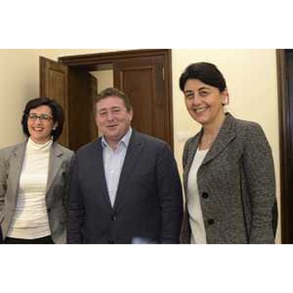 Sara Vito (Assessore regionale Ambiente ed Energia), Daniele Galizio (Sindaco Latisana) e Mariagrazia Santoro (Assessore regionale Infrastrutture e Territorio) all'incontro sulla messa in sicurezza del Tagliamento - Trieste 16/11/2017