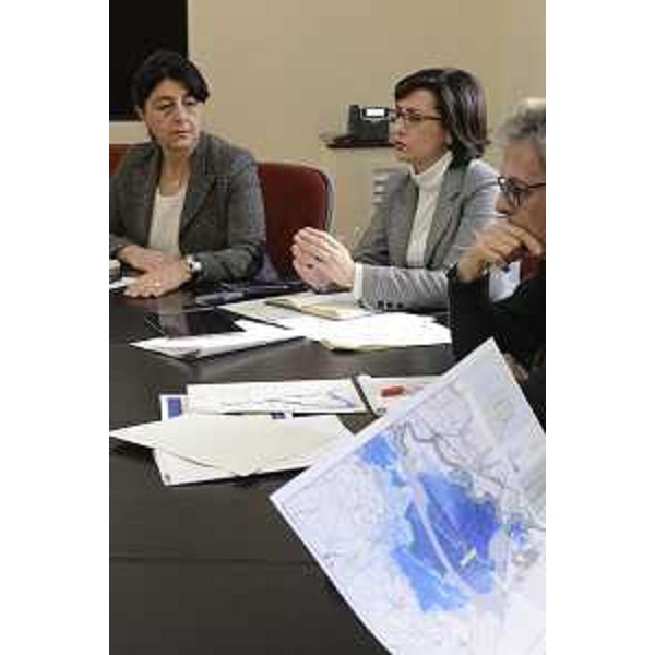 Mariagrazia Santoro (Assessore regionale Infrastrutture e Territorio) e Sara Vito (Assessore regionale Ambiente ed Energia) all'incontro sulla messa in sicurezza del Tagliamento - Trieste 16/11/2017
