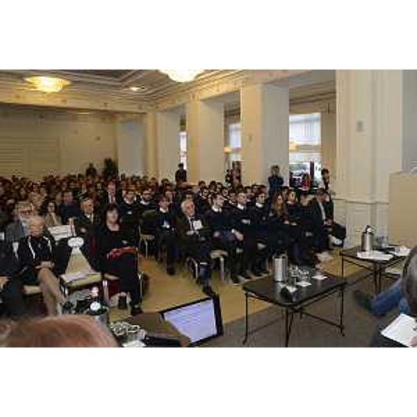 Loredana Panariti (Assessore regionale Lavoro, Formazione, Istruzione, Pari Opportunità, Politiche giovanili, Ricerca e Università) al convegno "Scenari educativi: la Regione per l'apprendimento permanente" - Trieste 21/11/2017
