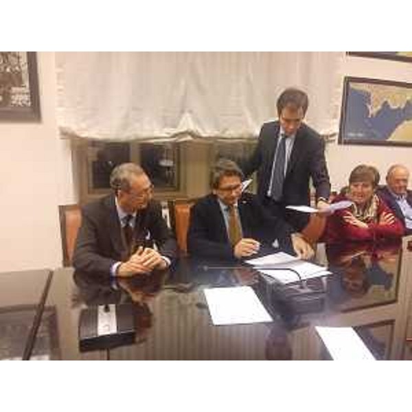 Sergio Bolzonello (Vicepresidente Regione FVG e assessore Attività produttive, Turismo e Cooperazione), Zeno D'Agostino (Presidente Autorità sistema portuale Mare Adriatico Orientale), Laura Marzi (Sindaco Muggia) e Sandy Klun (Sindaco San Dorligo della Valle-Dolina) alla firma per la costituzione del Consorzio di sviluppo economico dell'Area Giuliana - Trieste 22/11/2017