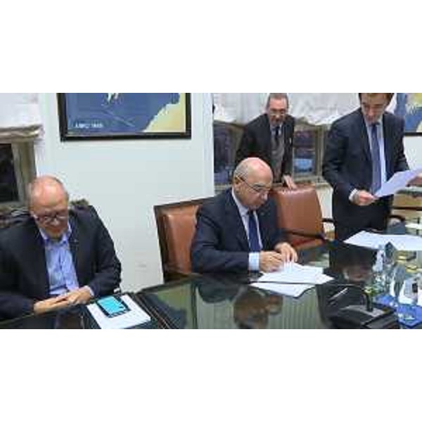 Roberto Dipiazza (Sindaco Trieste) firma la costituzione del Consorzio di sviluppo economico dell'Area Giuliana - Trieste 22/11/2017