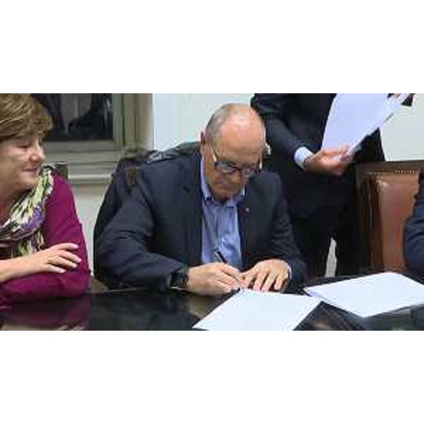 Sandy Klun (Sindaco San Dorligo della Valle-Dolina) firma la costituzione del Consorzio di sviluppo economico dell'Area Giuliana - Trieste 22/11/2017