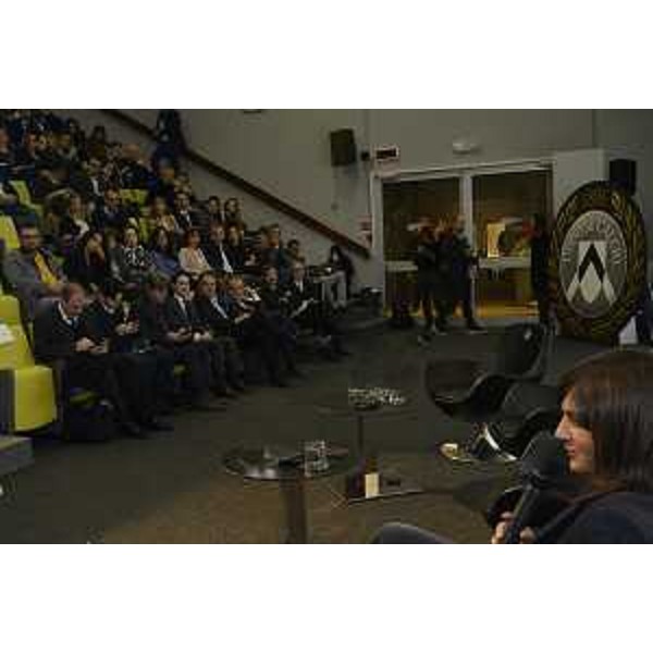 Debora Serracchiani (Presidente Regione Friuli Venezia Giulia) al convegno promosso da Area Science Park sull'innovazione digitale - Udine 23/11/2017