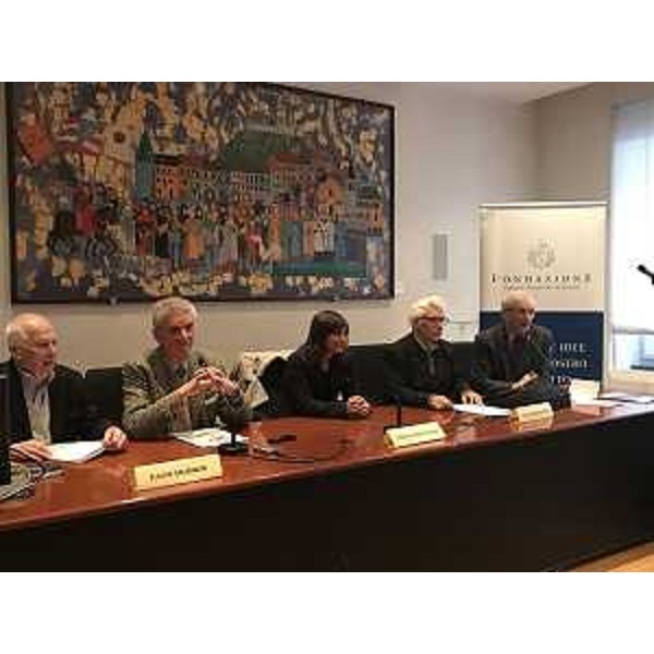 Debora Serracchiani (Presidente Regione Friuli Venezia Giulia) con Fulvio Salimbeni (Presidente Istituto per gli incontri culturali Mitteleuropei - ICM) e Giulio Maria Chiodi (Università Insubria) allapertura del convegno "Frattura e ricomposizione tra Oriente e Occidente: la fratellanza può fare di tante aree un luogo unico"- Gorizia 23/11/2017