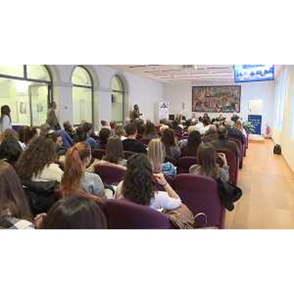 Debora Serracchiani (Presidente Regione Friuli Venezia Giulia) con Fulvio Salimbeni (Presidente Istituto per gli incontri culturali Mitteleuropei - ICM) e Giulio Maria Chiodi (Università Insubria) allapertura del convegno "Frattura e ricomposizione tra Oriente e Occidente: la fratellanza può fare di tante aree un luogo unico"- Gorizia 23/11/2017