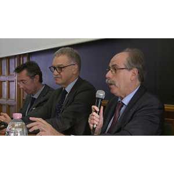 Andrea Crismani (Docente Università Trieste), Maurizio Fermeglia (Rettore Università Trieste) e Gianni Torrenti (Assessore regionale Cultura, Sport e Solidarietà) al convegno "Verso la conferenza regionale sulla cooperazione allo sviluppo e il partenariato internazionale: sfide e opportunità" - Trieste 24/11/2017