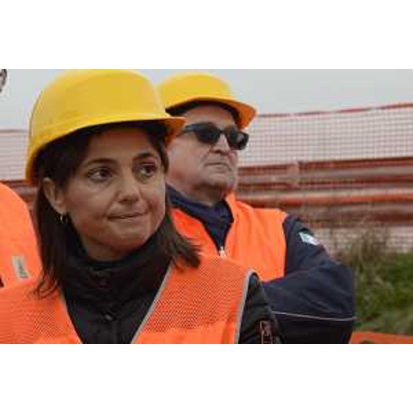 Debora Serracchiani (Presidente Regione Friuli Venezia Giulia) e Maurizio Castagna (Presidente Autovie Venete) durante il sopralluogo al cantiere del nuovo ponte sul Tagliamento nell'ambito dei lavori della terza corsia dell'A4 - Latisana 28/11/2017