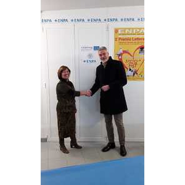 Paolo Panontin (Assessore regionale Autonomie locali e Coordinamento Riforme, Comparto unico, Sistemi informativi, Caccia e Risorse ittiche, delegato Protezione civile) con Patrizia Rufo (Presidente ENPA Trieste) - Trieste 29/11/2017
