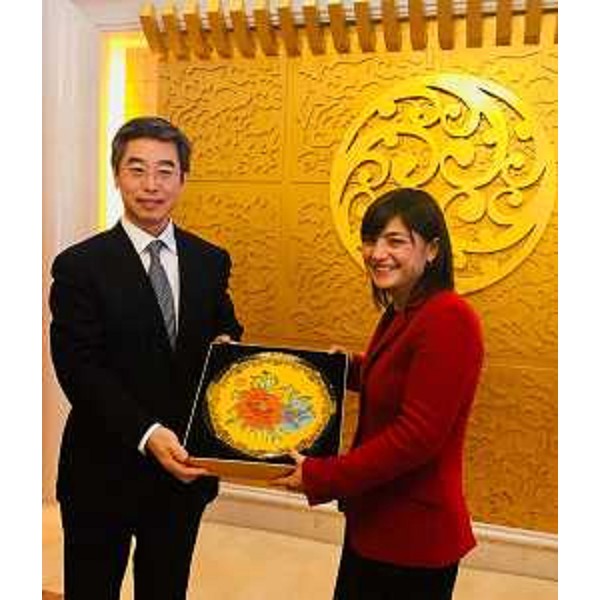 Dai Dongchang (Viceministro Trasporti Cina) e Debora Serracchiani (Presidente Regione Friuli Venezia Giulia) - Shanghai 05/12/2017