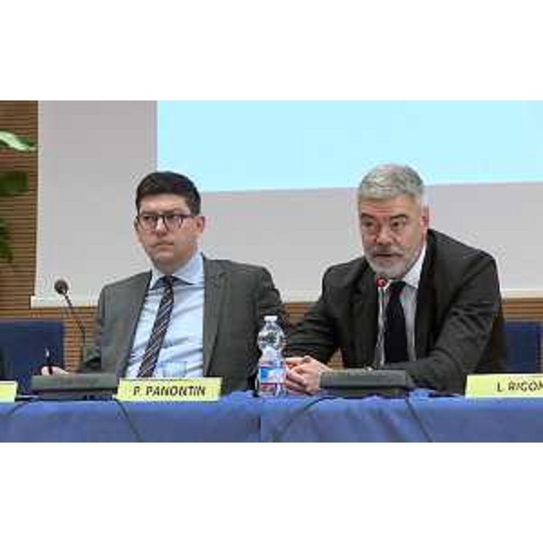 Simone Puksic (Presidente Insiel S.p.A.) e Paolo Panontin (Assessore regionale Autonomie locali e Coordinamento Riforme, Comparto unico, Sistemi informativi) all'incontro "Enti locali e servizi digitali: novità e vantaggi per la Pubblica Amministrazione, i cittadini e le imprese" - Udine 07/12/2017