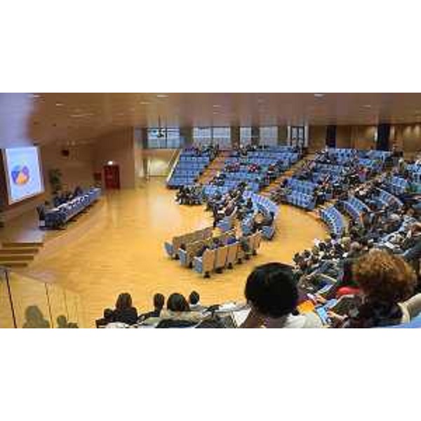 Sergio Bolzonello (Vicepresidente Regione FVG e assessore Attività produttive, Turismo e Cooperazione) interviene all'incontro annuale del Programma operativo del Fondo europeo di sviluppo regionale (Por-Fesr 2014-2020) - Udine 11/12/2017