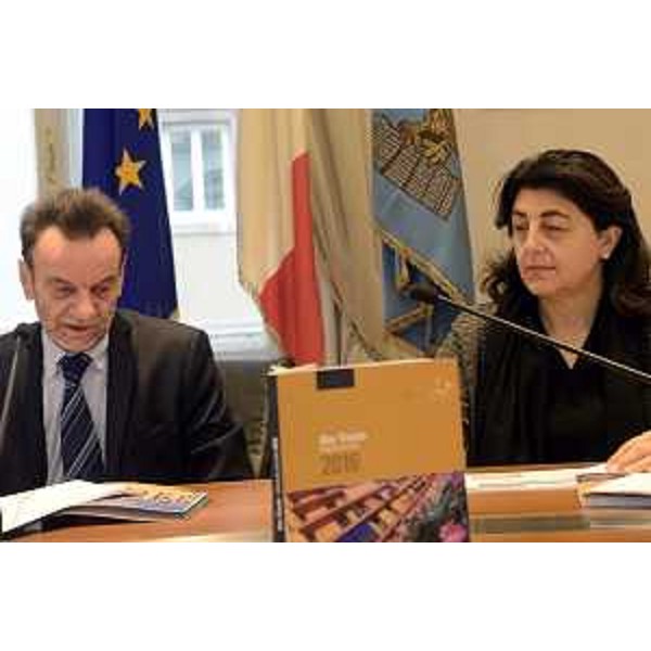 Antonio Ius (Direttore generale ATER Trieste) e Mariagrazia Santoro (Assessore regionale Infrastrutture e Territorio) alla presentazione del bilancio sociale 2016 dell'Azienda territoriale per l'edilizia residenziale (ATER) di Trieste - Trieste 12/12/2017