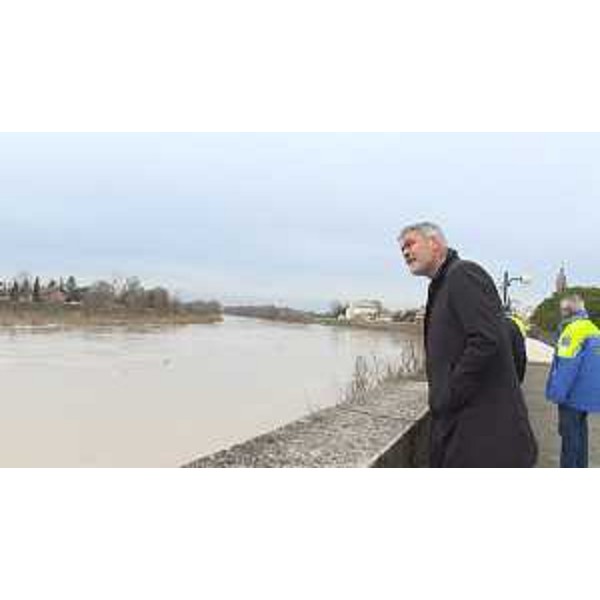 Paolo Panontin (Assessore regionale Autonomie locali e Coordinamento Riforme, Comparto unico, Sistemi informativi, Caccia e Risorse ittiche, delegato Protezione civile) durante il sopralluogo lungo il corso del Tagliamento - Latisana 12/12/2017
