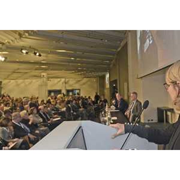 Maria Sandra Telesca (Assessore regionale Salute, Integrazione socio-sanitaria, Politiche sociali e Famiglia) interviene al congresso "Confronti in pediatria. Trent'anni di pediatria attraverso le immagini, i farmaci, i trucchi del mestiere e le bufale" - Trieste 15/12/2017