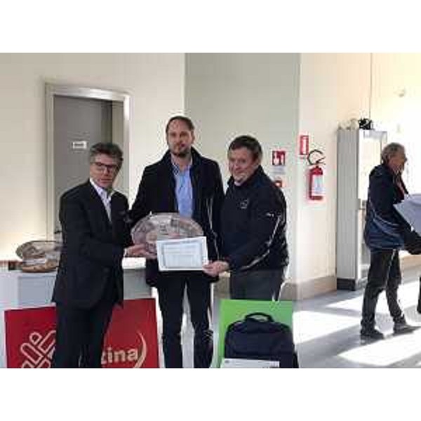 Sergio Babbo (Vincitore concorso Trivelli settore ristorazione), Cristiano Shaurli (Assessore regionale Risorse agricole e forestali) ed Emanuele Scarello (Chef) alla cerimonia di premiazione del concorso "Mattia Trivelli" - Maniago 16/12/2017
