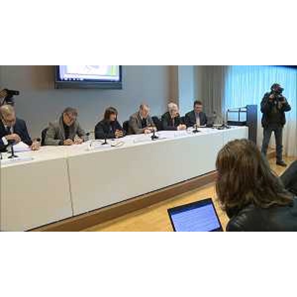 Giuseppe Pavan (Vicepresidente Udine Mercati), Giovanni Da Pozzo (Presidente CCIAA Udine), Debora Serracchiani (Presidente Regione Friuli Venezia Giulia), Sergio Bolzonello (Vicepresidente Regione FVG e assessore Attività produttive, Turismo e Cooperazione), Furio Honsell (Sindaco Udine) e Agostino Maio (capo Gabinetto Regione FVG) alla presentazione della piattaforma agroalimentare - Udine 16/12/2017