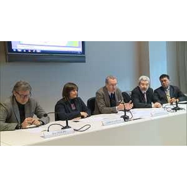 Giovanni Da Pozzo (Presidente CCIAA Udine), Debora Serracchiani (Presidente Regione Friuli Venezia Giulia), Sergio Bolzonello (Vicepresidente Regione FVG e assessore Attività produttive, Turismo e Cooperazione), Furio Honsell (Sindaco Udine) e Agostino Maio (capo Gabinetto Regione FVG) alla presentazione della piattaforma agroalimentare - Udine 16/12/2017